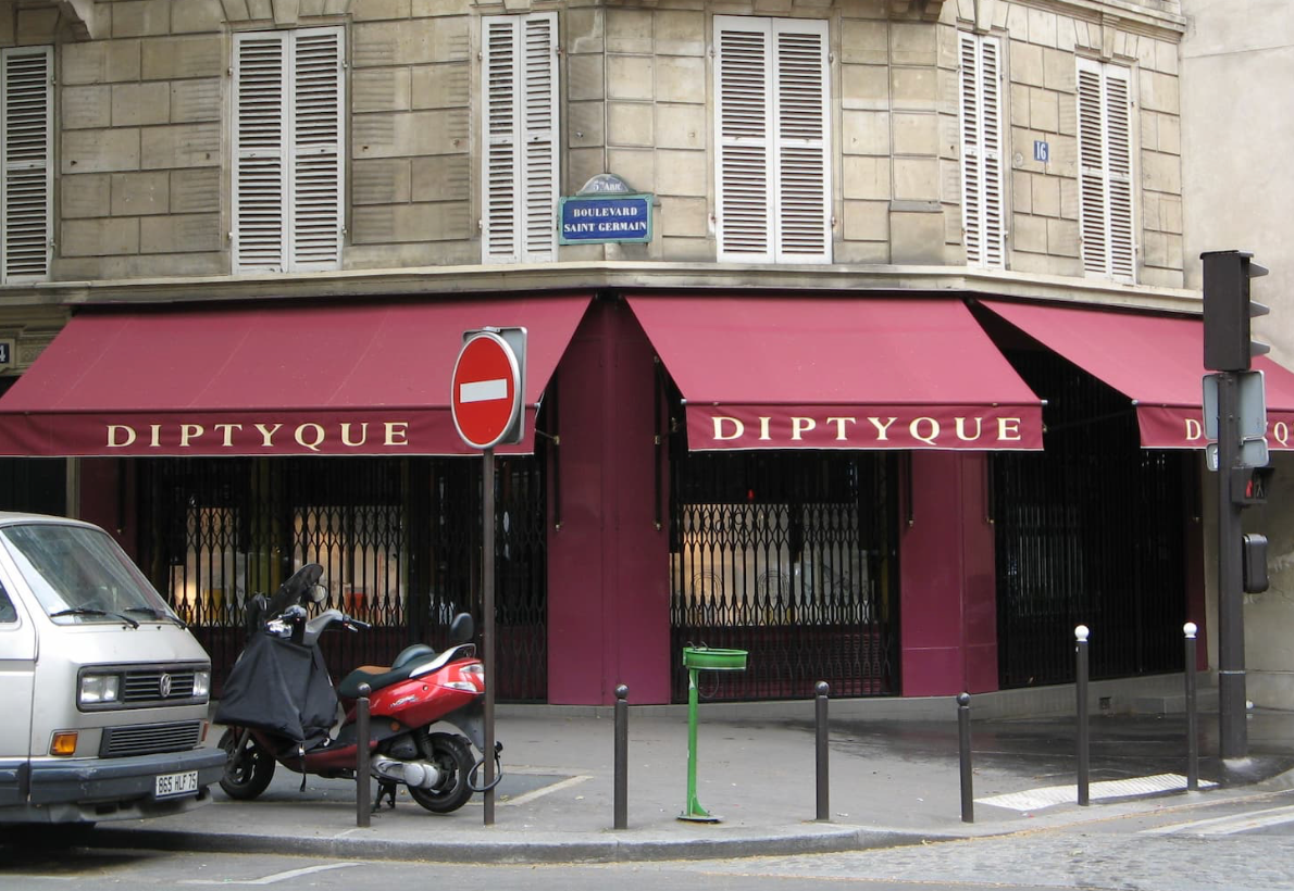 D STÅR FOR DIPTYQUE