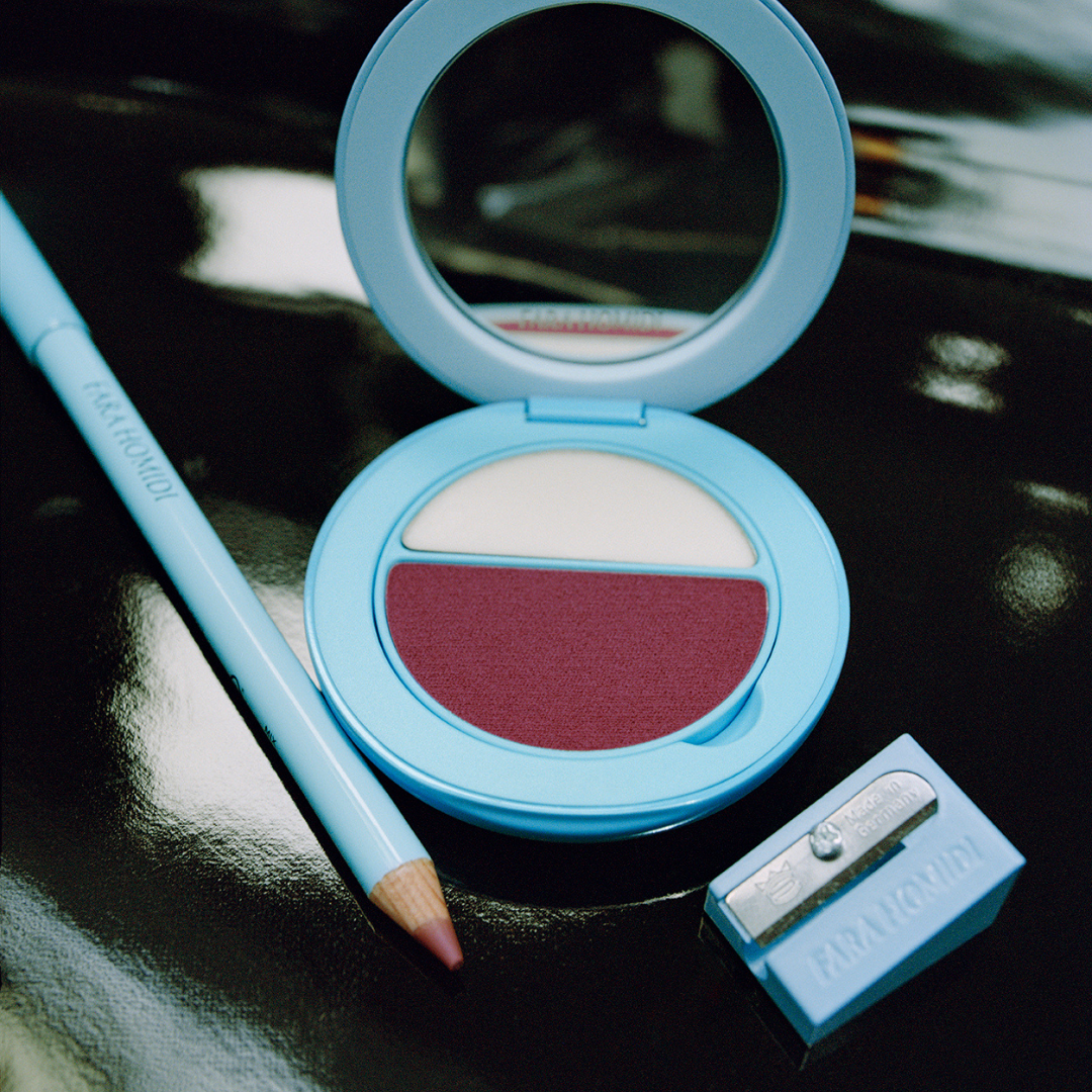 Essential Lip Compact Holiday 1