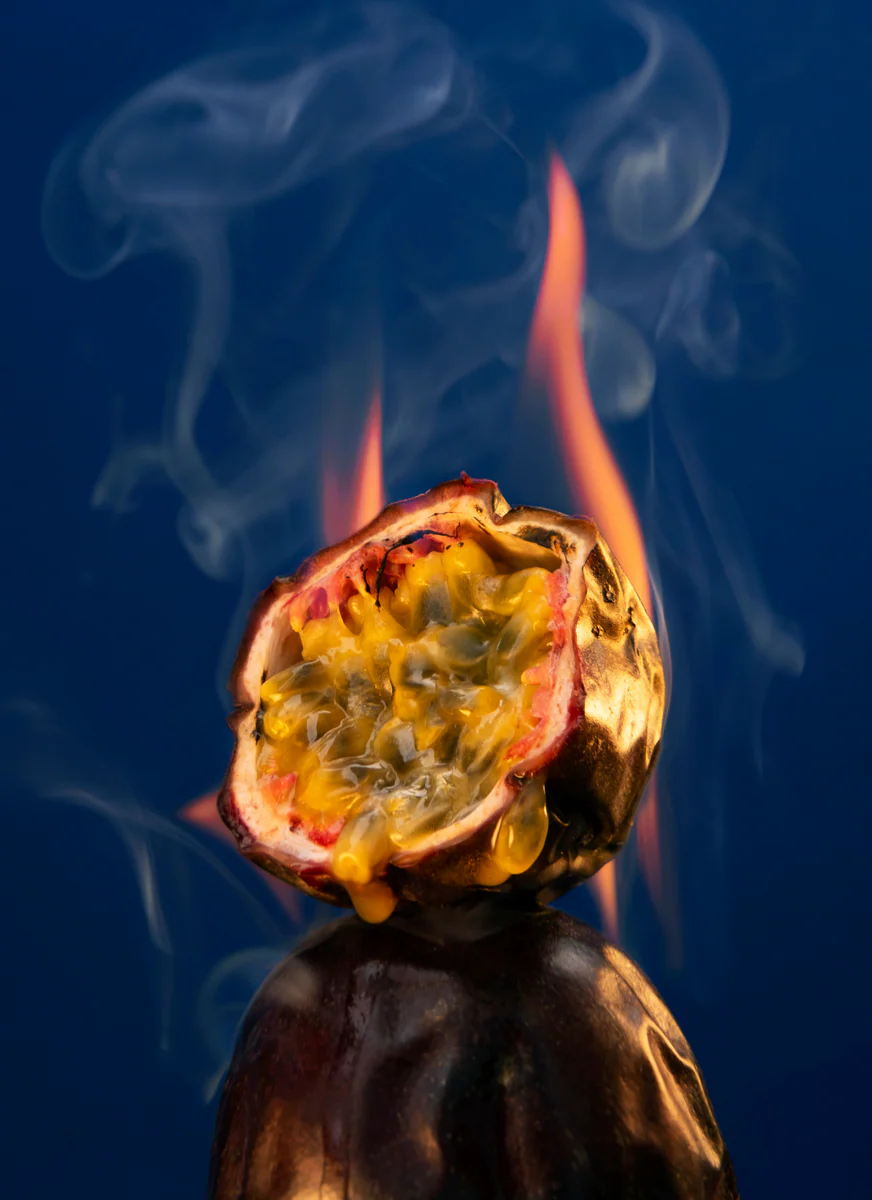 Oud Maracujá Scented Candle